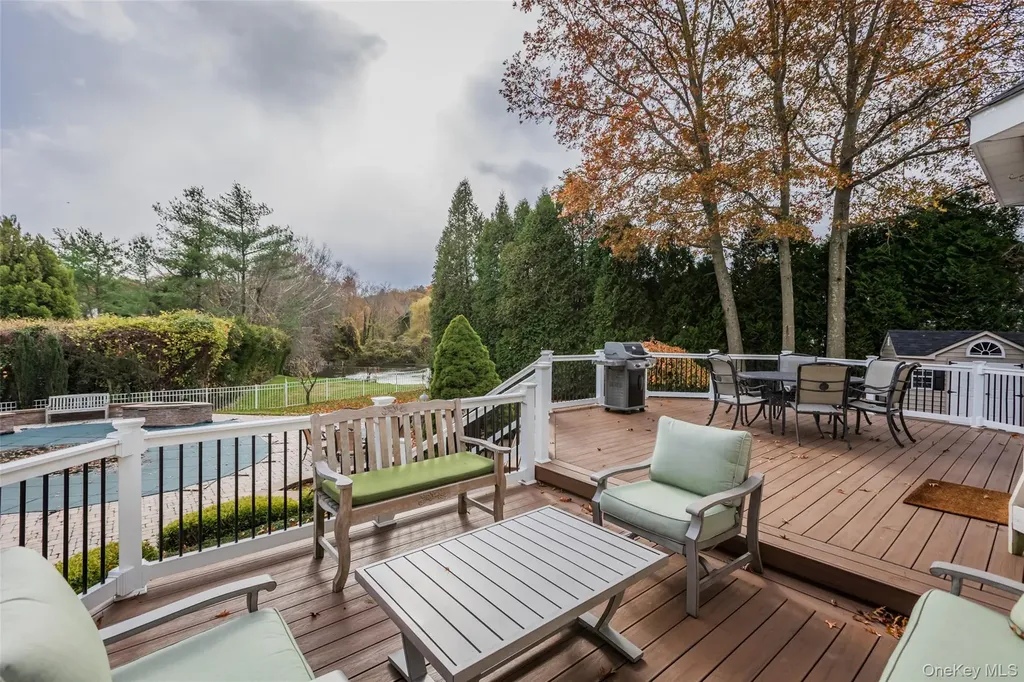 16 Ashley Loop Northport NY 11768