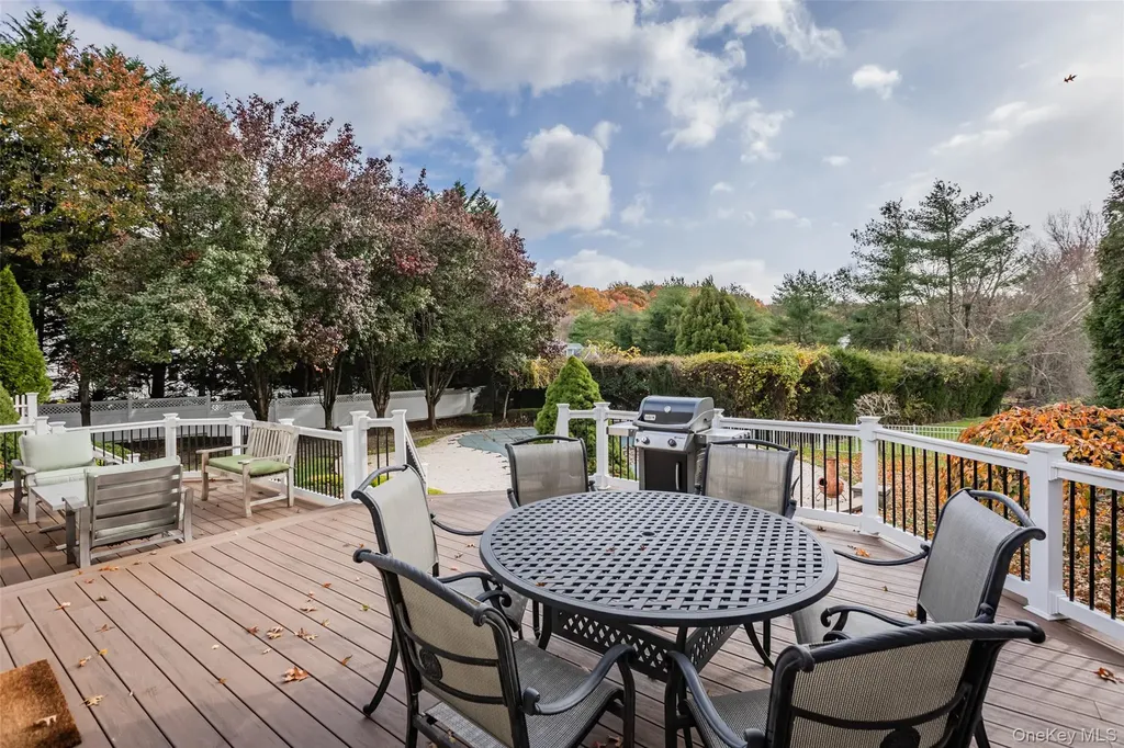 16 Ashley Loop Northport NY 11768