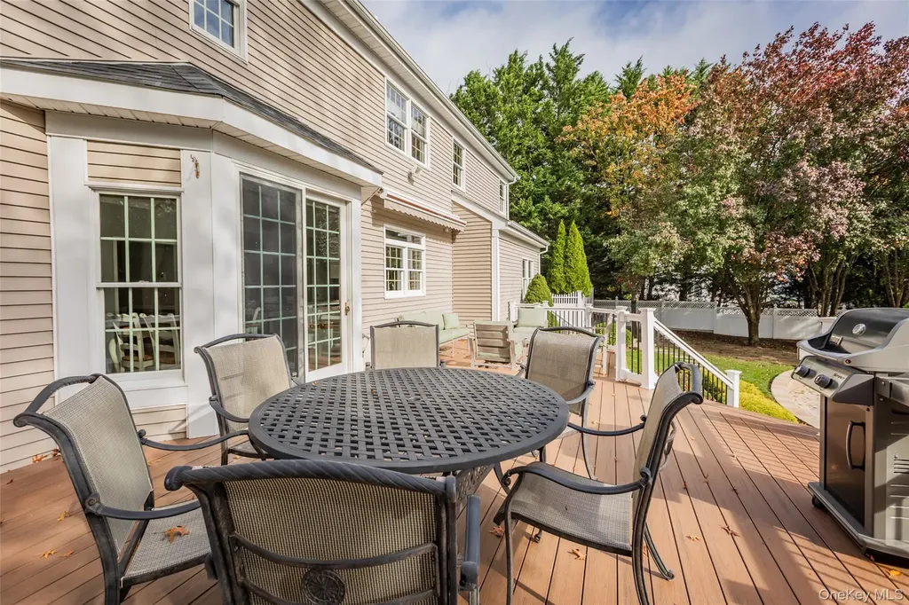 16 Ashley Loop Northport NY 11768
