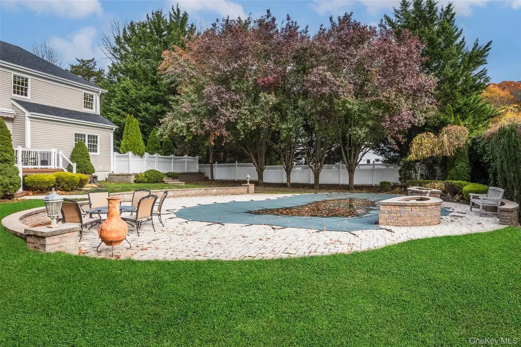 16 Ashley Loop Northport NY 11768
