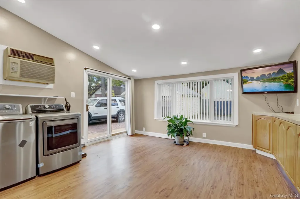 60 Parsons Drive Hempstead NY 11550