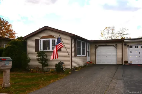 19 Dogwood Lane Manorville NY 11949