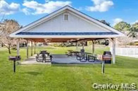 19 Dogwood Lane Manorville NY 11949