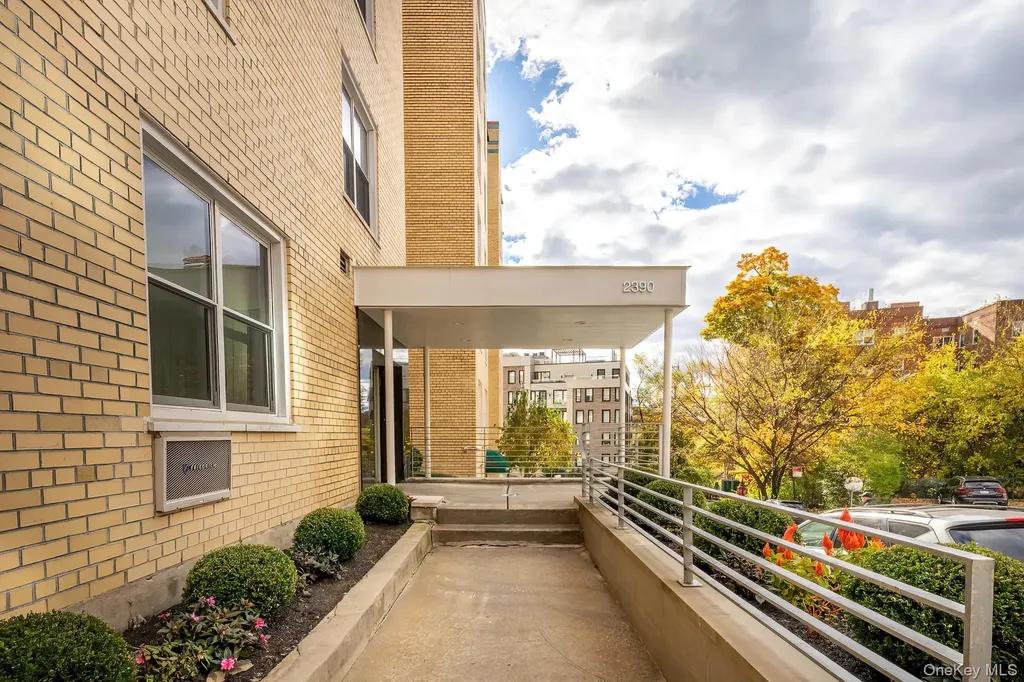 2390 Palisade Avenue Bronx NY 10463