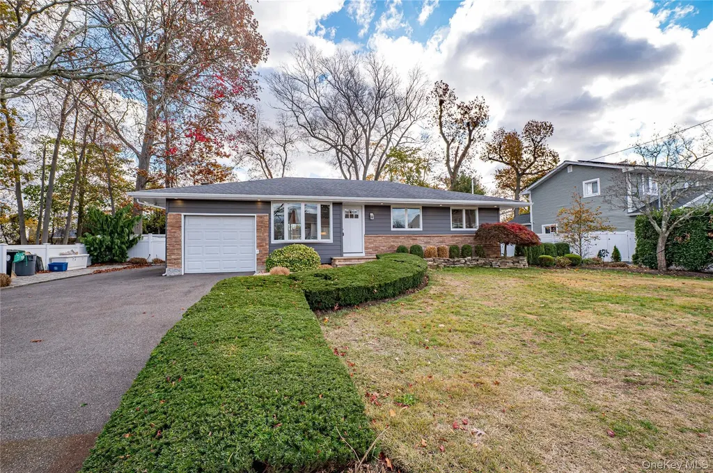 31 Boulevard Avenue West Islip NY 11795