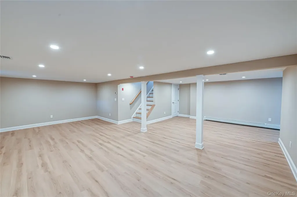 31 Boulevard Avenue West Islip NY 11795