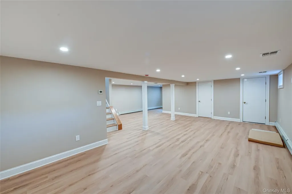 31 Boulevard Avenue West Islip NY 11795