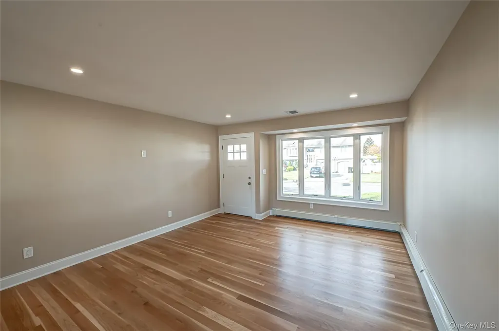 31 Boulevard Avenue West Islip NY 11795