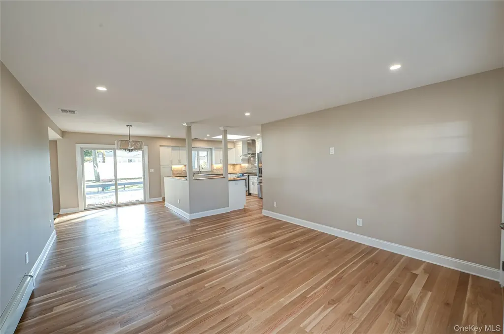 31 Boulevard Avenue West Islip NY 11795