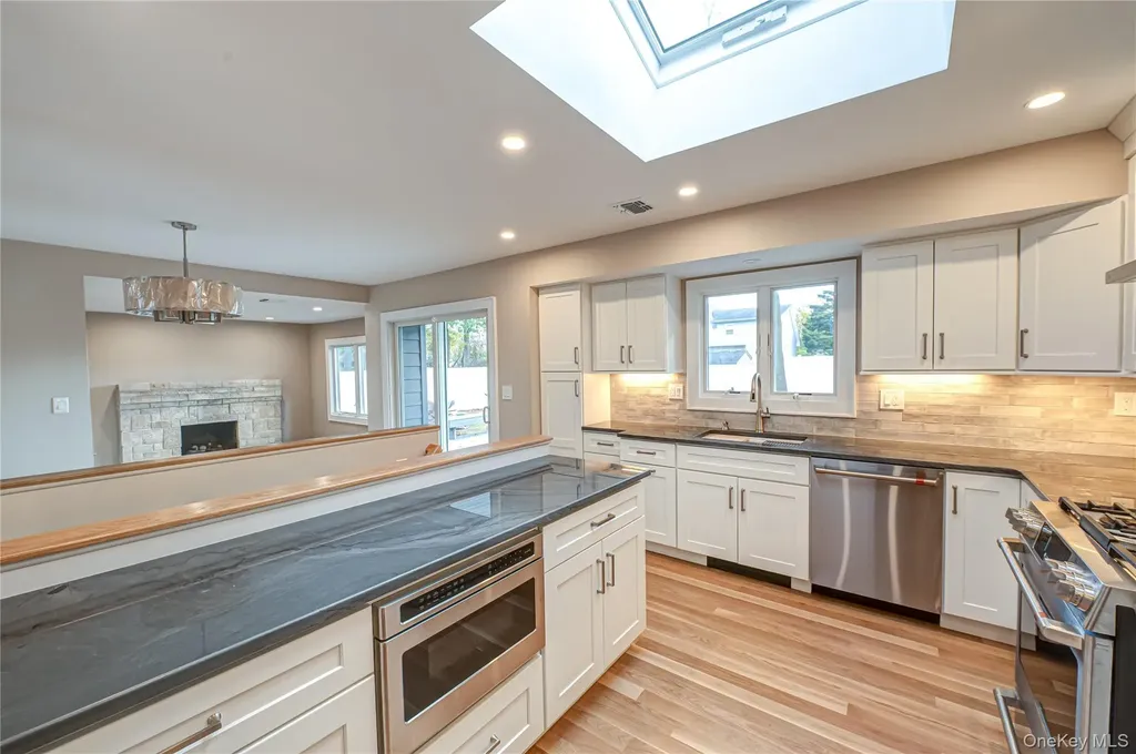 31 Boulevard Avenue West Islip NY 11795