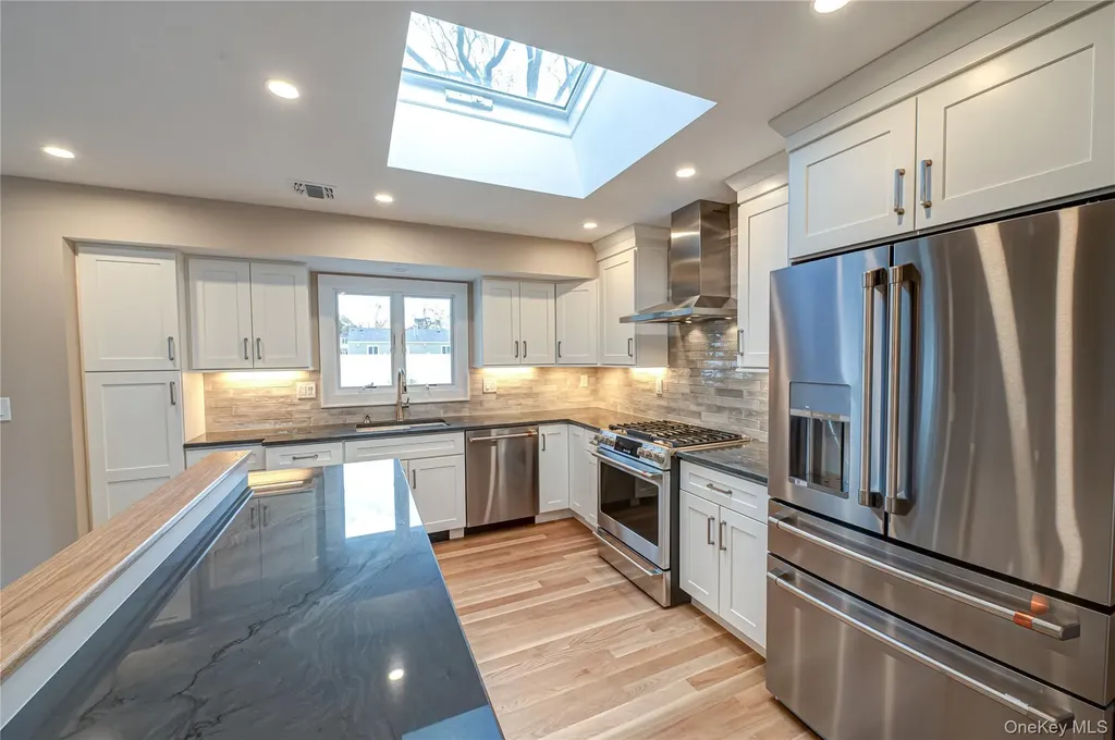 31 Boulevard Avenue West Islip NY 11795