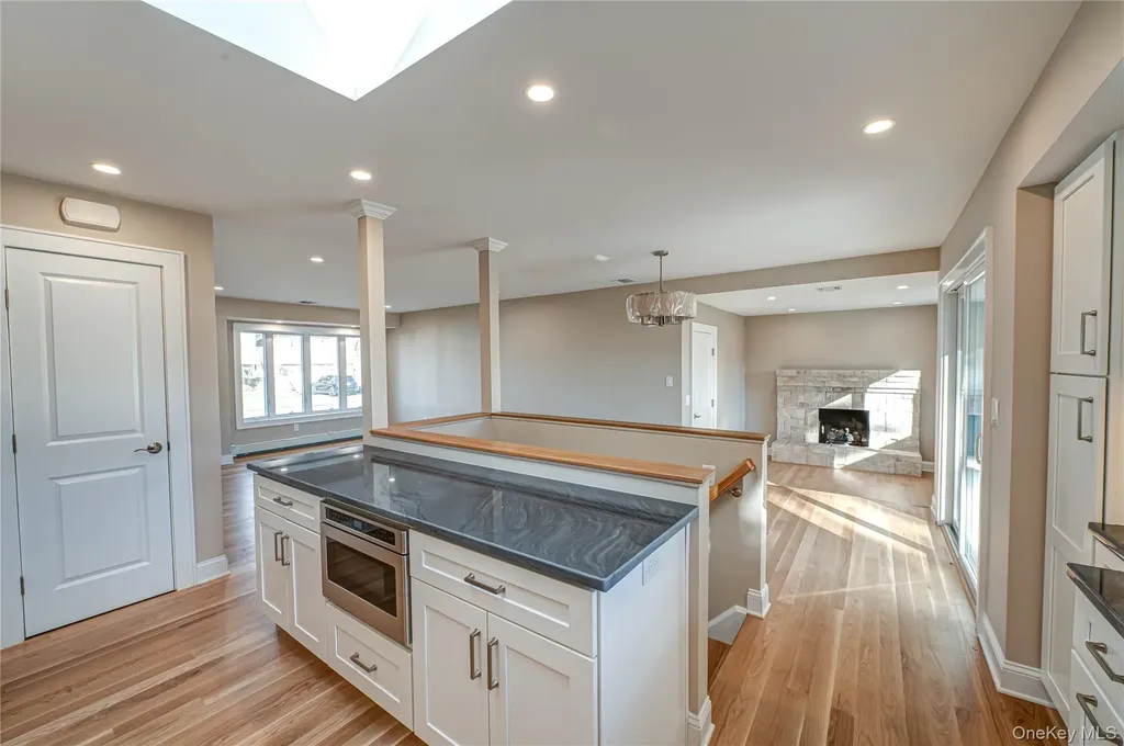 31 Boulevard Avenue West Islip NY 11795
