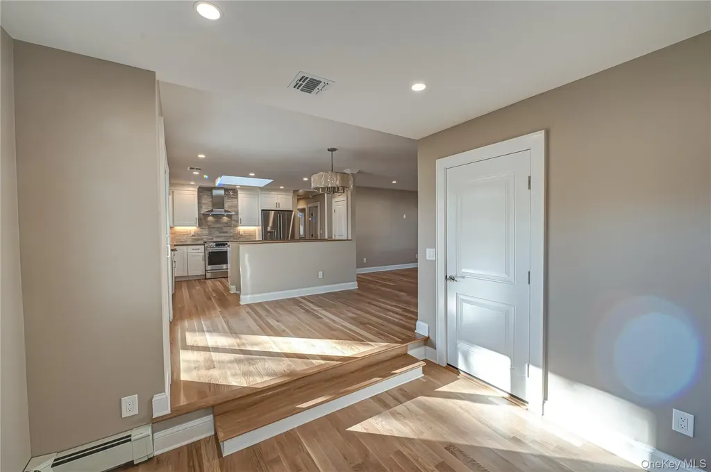 31 Boulevard Avenue West Islip NY 11795