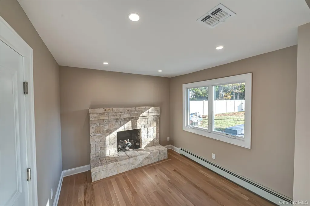 31 Boulevard Avenue West Islip NY 11795