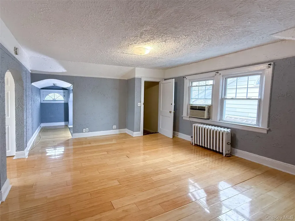 163 Shaw Avenue Valley Stream NY 11580