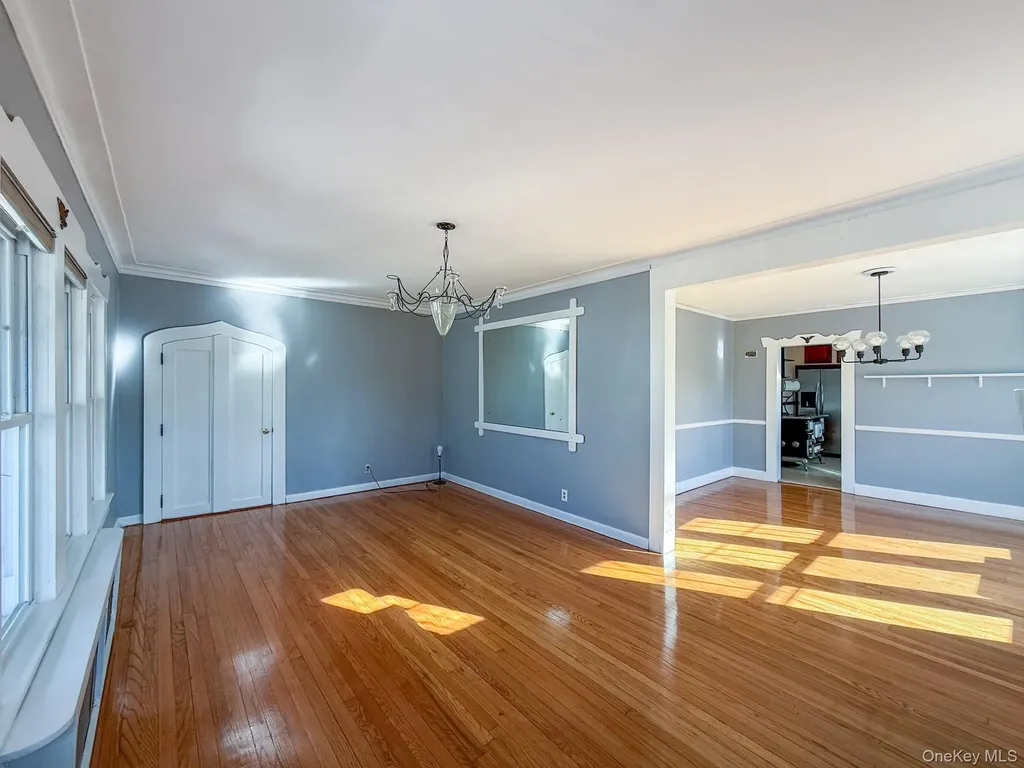 163 Shaw Avenue Valley Stream NY 11580
