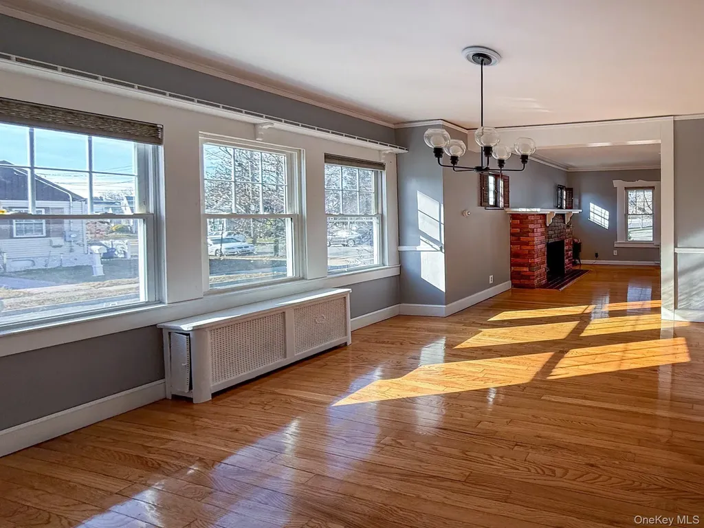 163 Shaw Avenue Valley Stream NY 11580