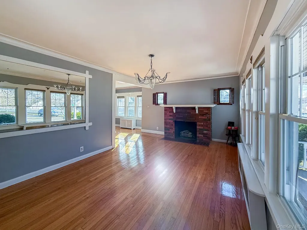 163 Shaw Avenue Valley Stream NY 11580