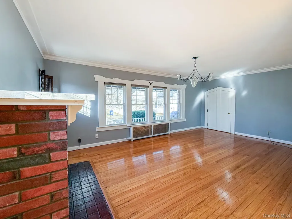 163 Shaw Avenue Valley Stream NY 11580