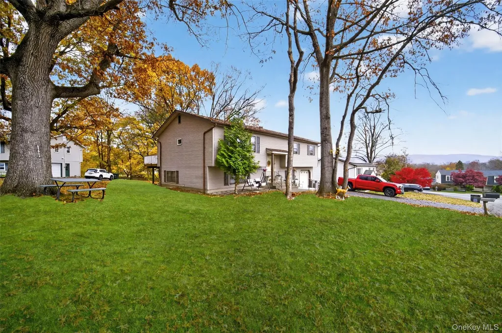 404 Carlton Circle New Windsor NY 12553