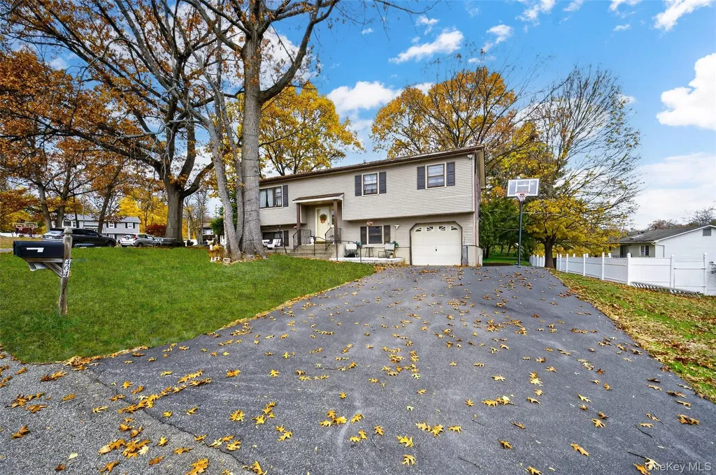 404 Carlton Circle New Windsor NY 12553