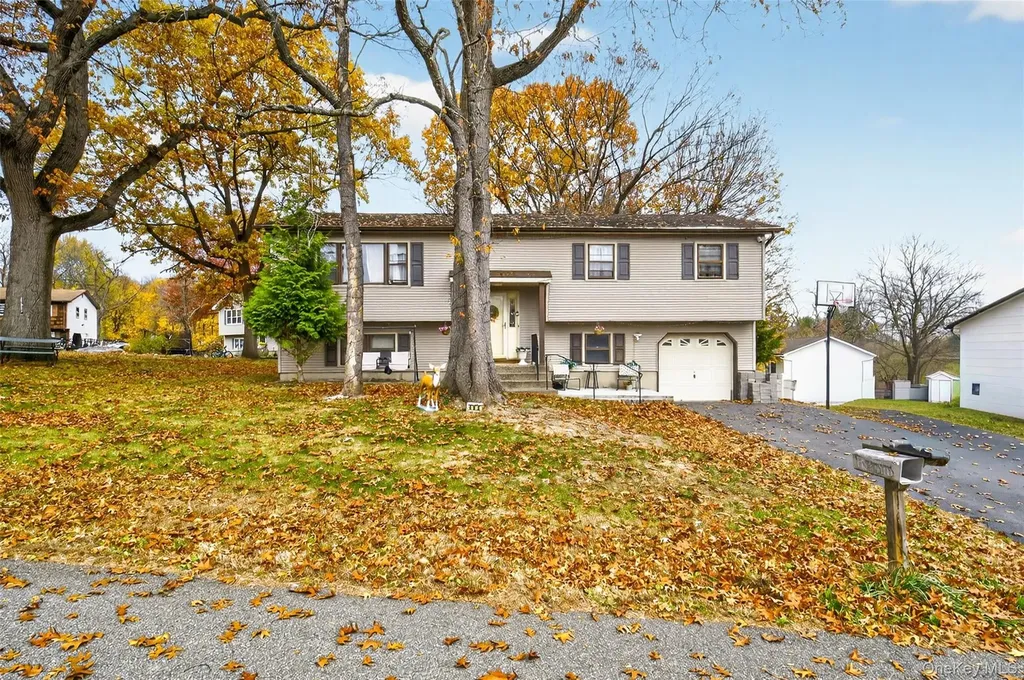 404 Carlton Circle New Windsor NY 12553