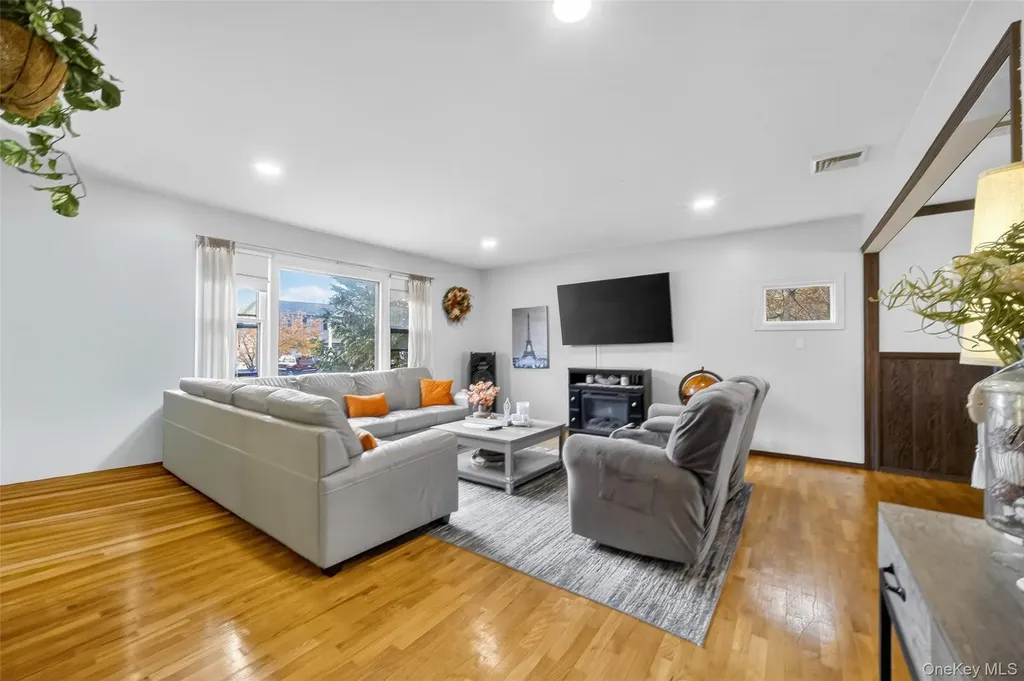 404 Carlton Circle New Windsor NY 12553