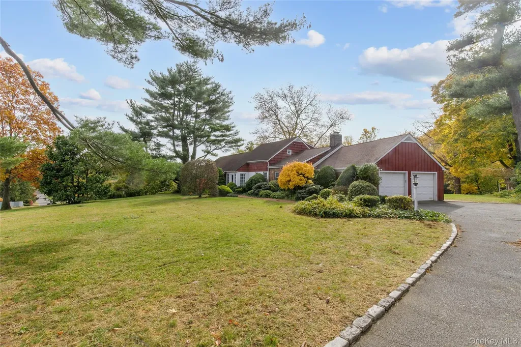 18 Lighthouse Road Great Neck NY 11024