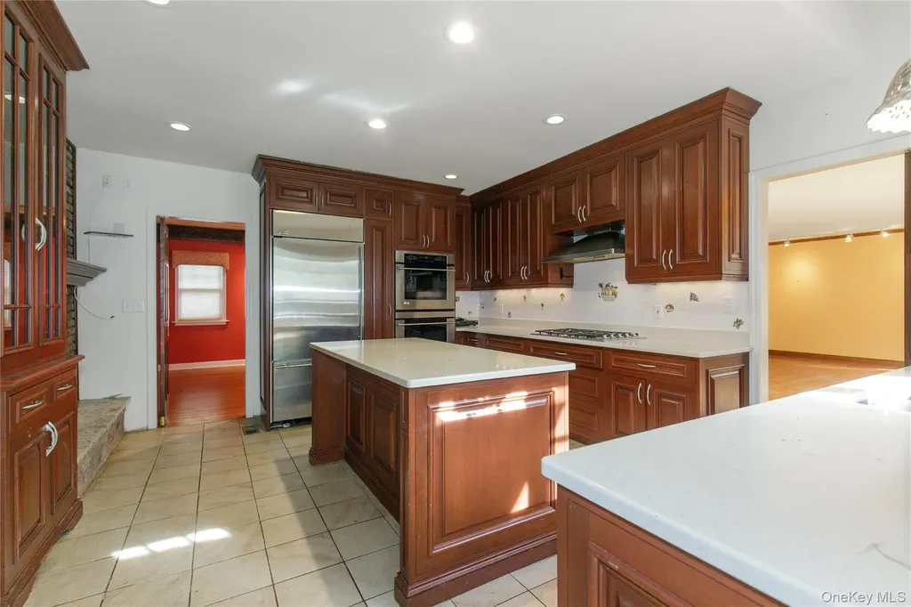18 Lighthouse Road Great Neck NY 11024