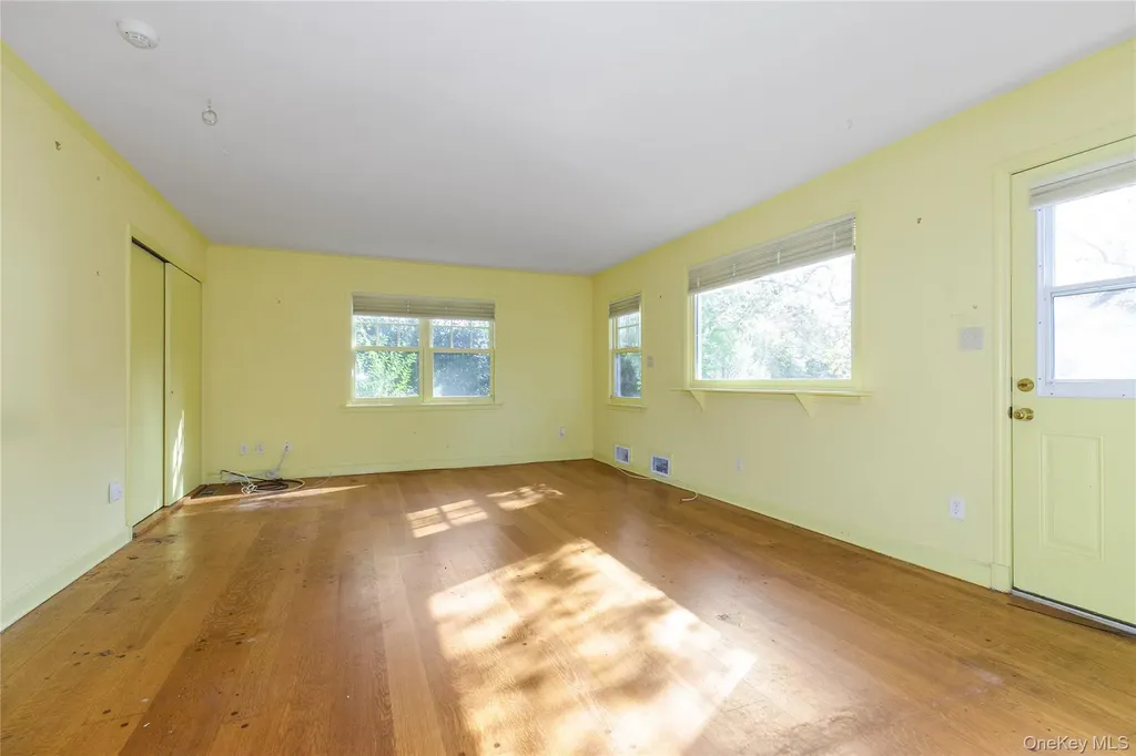 18 Lighthouse Road Great Neck NY 11024