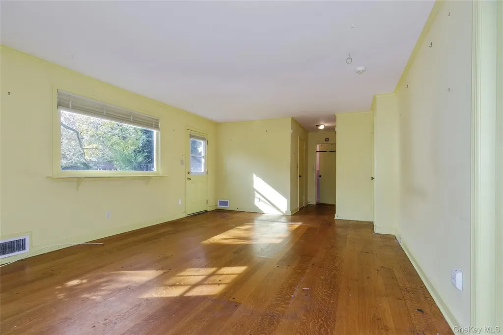 18 Lighthouse Road Great Neck NY 11024
