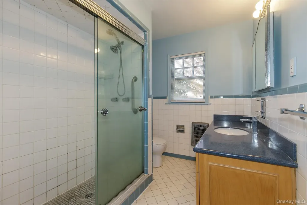 18 Lighthouse Road Great Neck NY 11024
