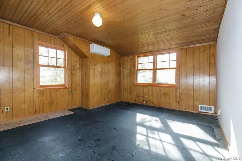 18 Lighthouse Road Great Neck NY 11024