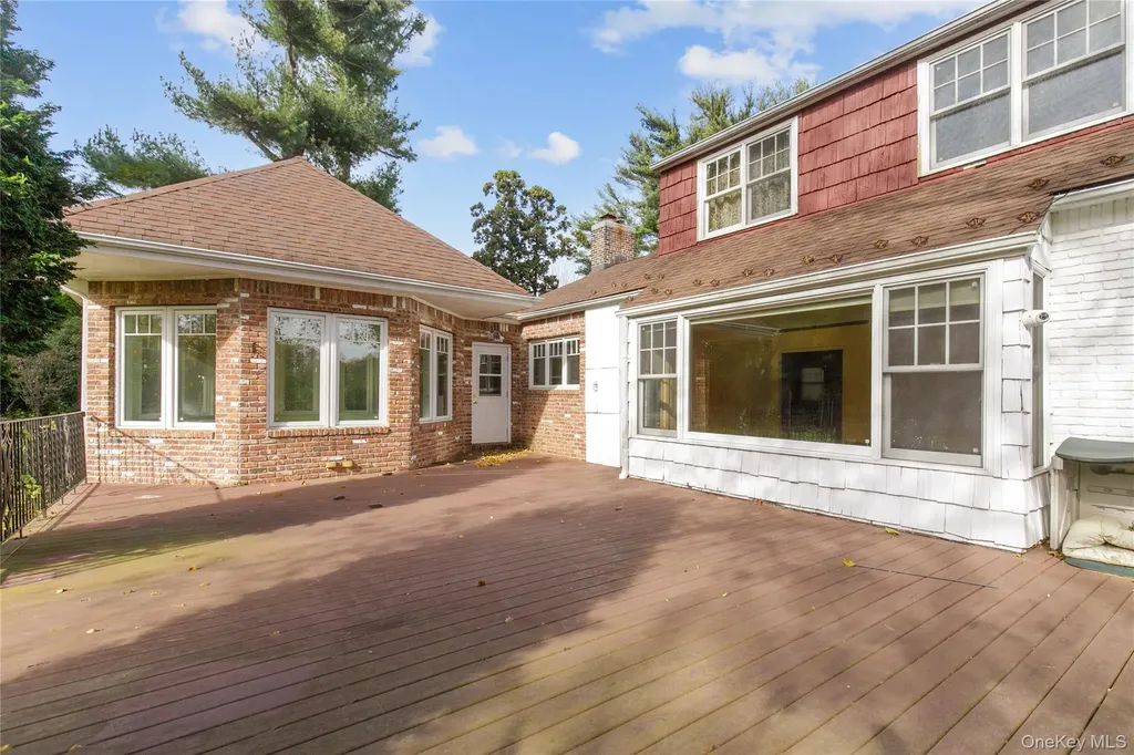 18 Lighthouse Road Great Neck NY 11024