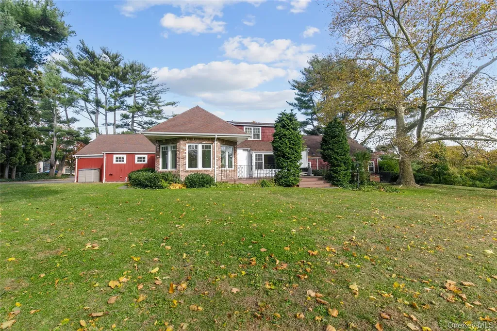 18 Lighthouse Road Great Neck NY 11024