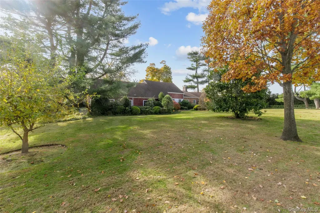 18 Lighthouse Road Great Neck NY 11024