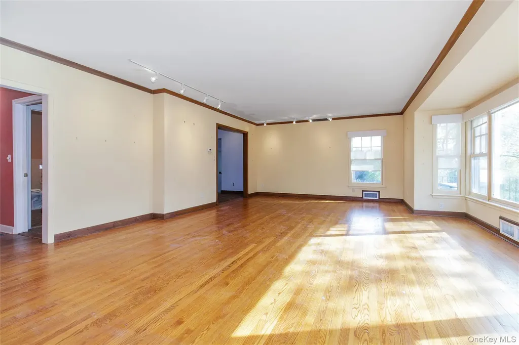 18 Lighthouse Road Great Neck NY 11024