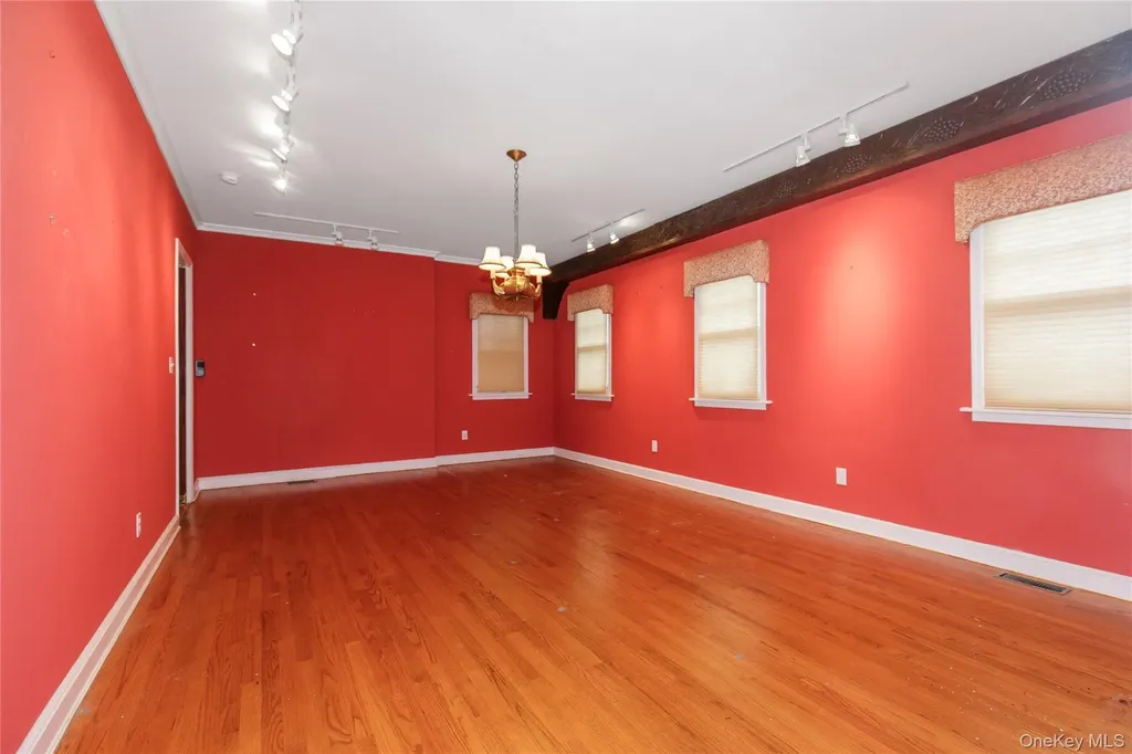 18 Lighthouse Road Great Neck NY 11024