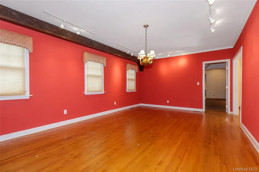 18 Lighthouse Road Great Neck NY 11024