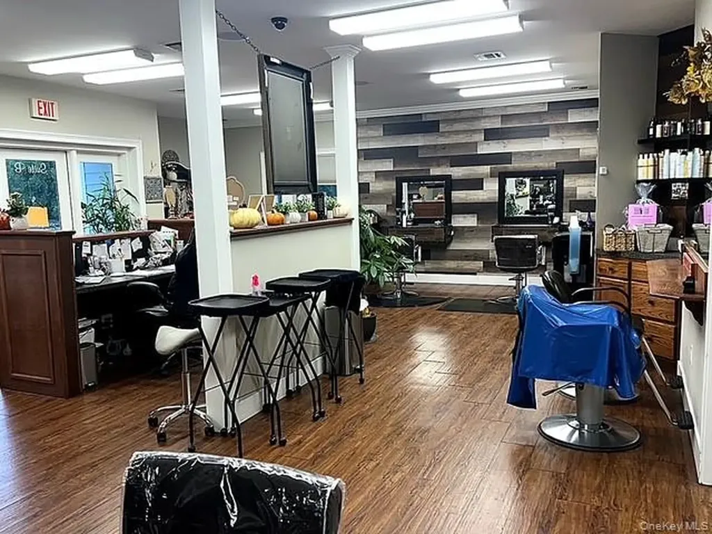 487 Main Road Aquebogue NY 11901