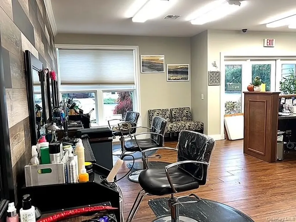 487 Main Road Aquebogue NY 11901