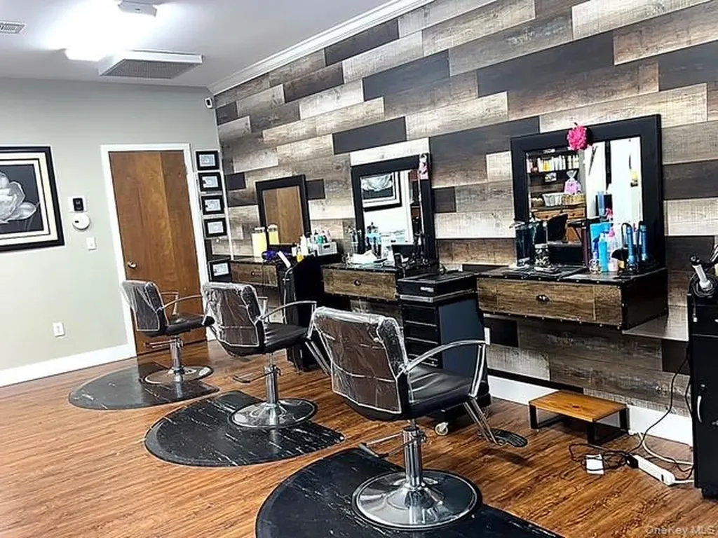487 Main Road Aquebogue NY 11901