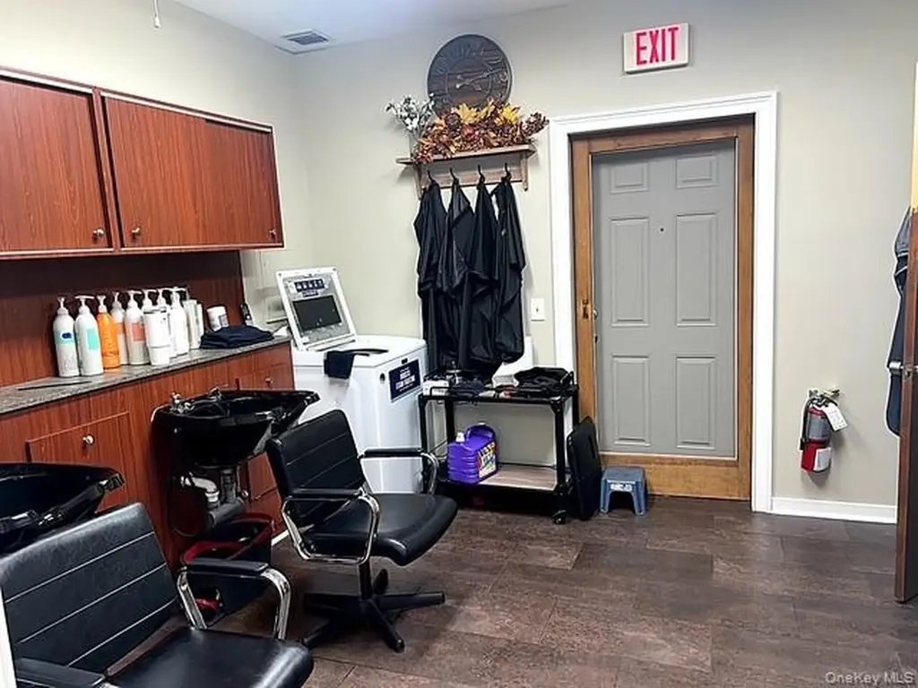 487 Main Road Aquebogue NY 11901