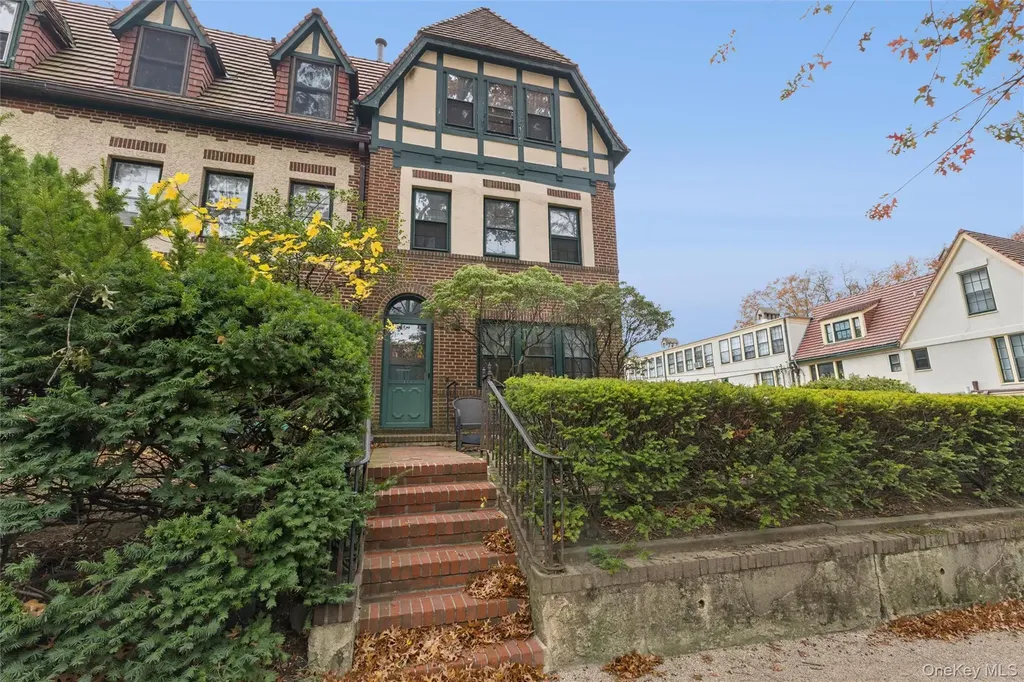 213 Burns Street Forest Hills NY 11375