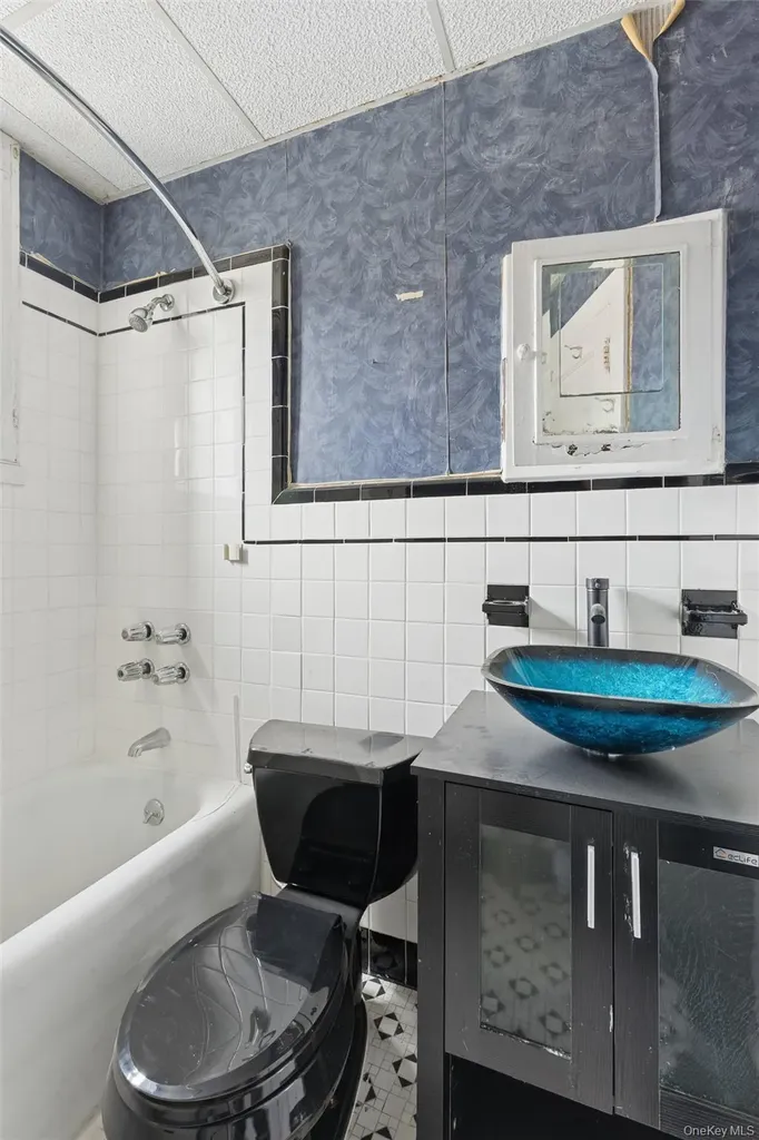 213 Burns Street Forest Hills NY 11375