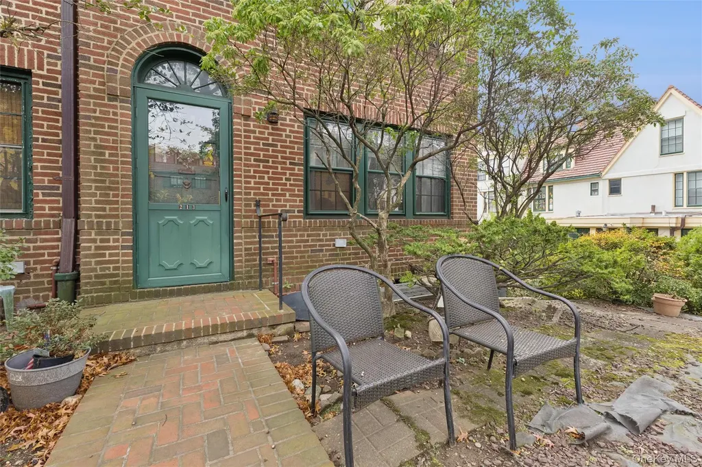 213 Burns Street Forest Hills NY 11375