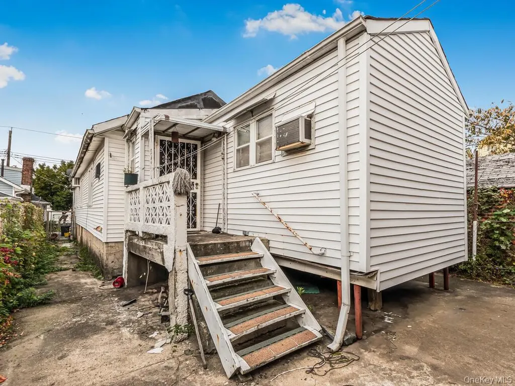 354 Thieriot Avenue Bronx NY 10473