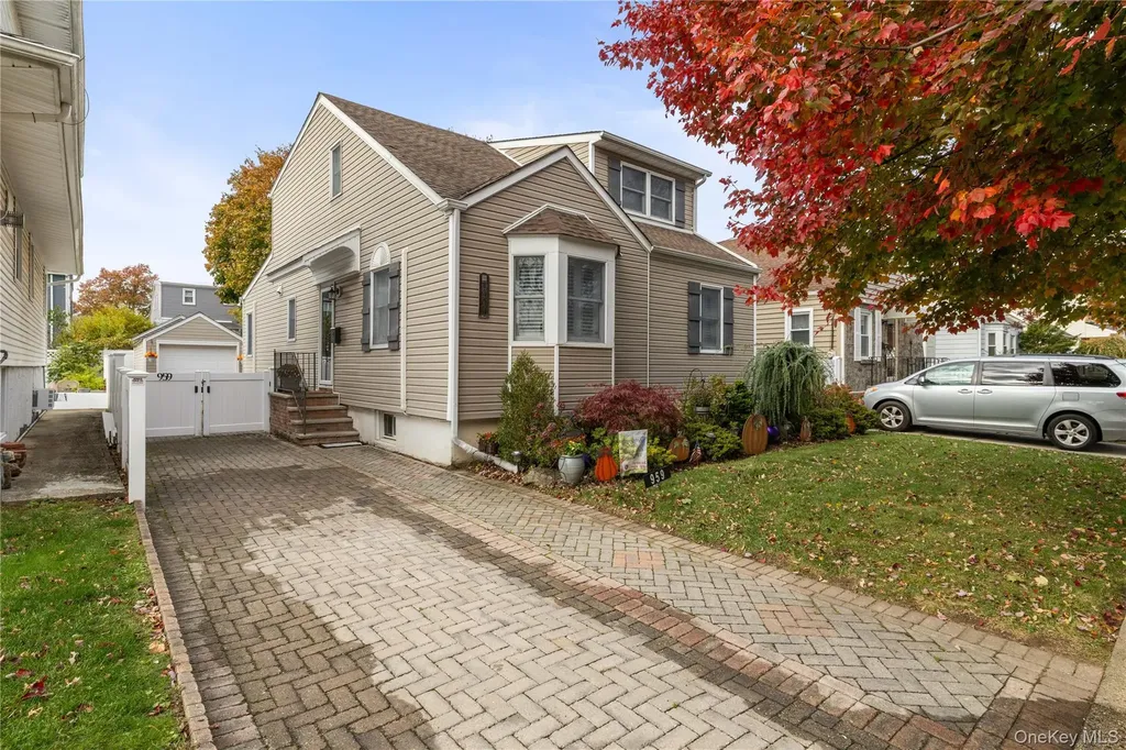 959 N 5th Street New Hyde Park NY 11040