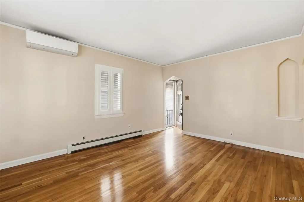 959 N 5th Street New Hyde Park NY 11040