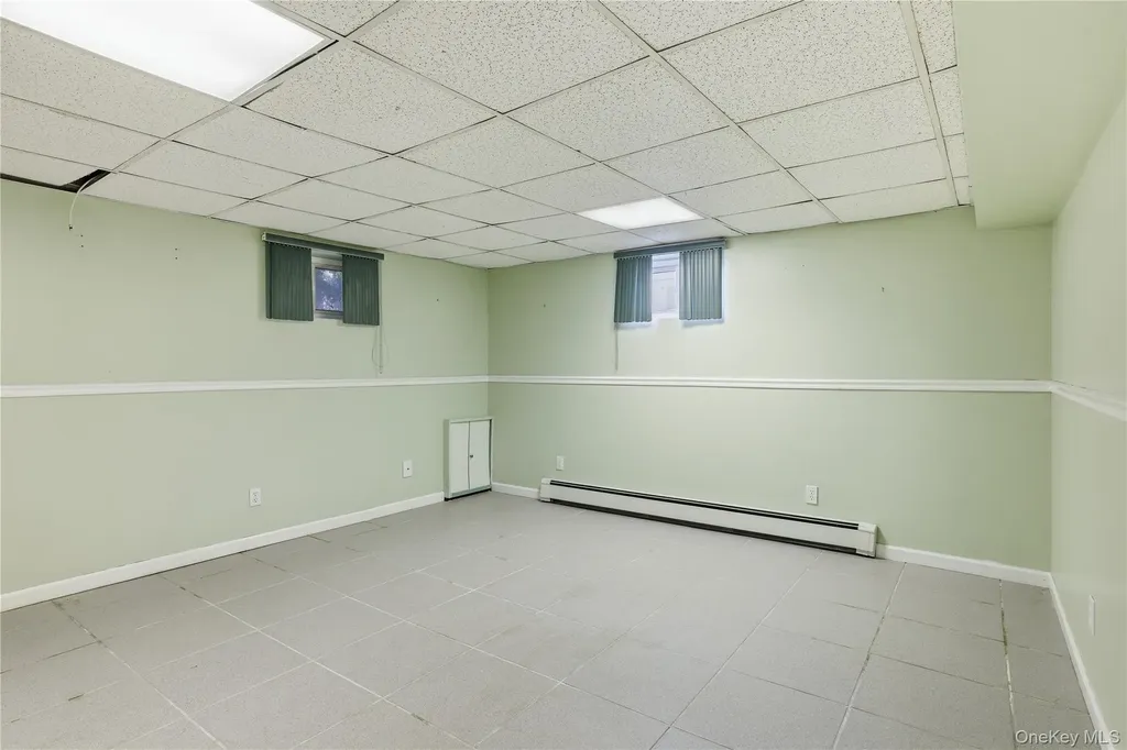 959 N 5th Street New Hyde Park NY 11040